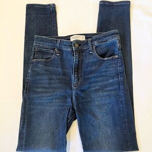 Abercrombie & Fitch Women's Dark Indigo Skinny Jeans (like new)